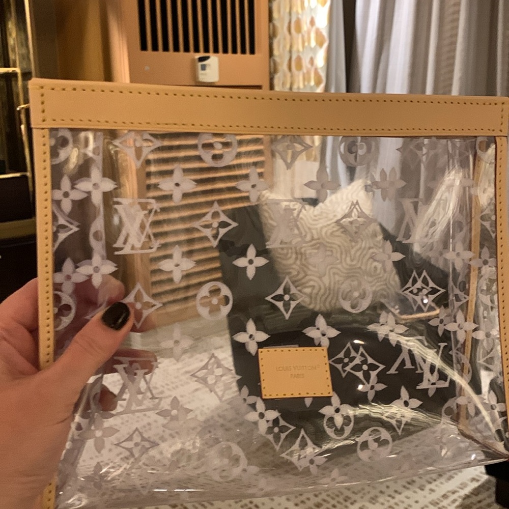 Absolutely stunning authentic new limited edition Louis Vuitton case,must have - Picture 17 of 17